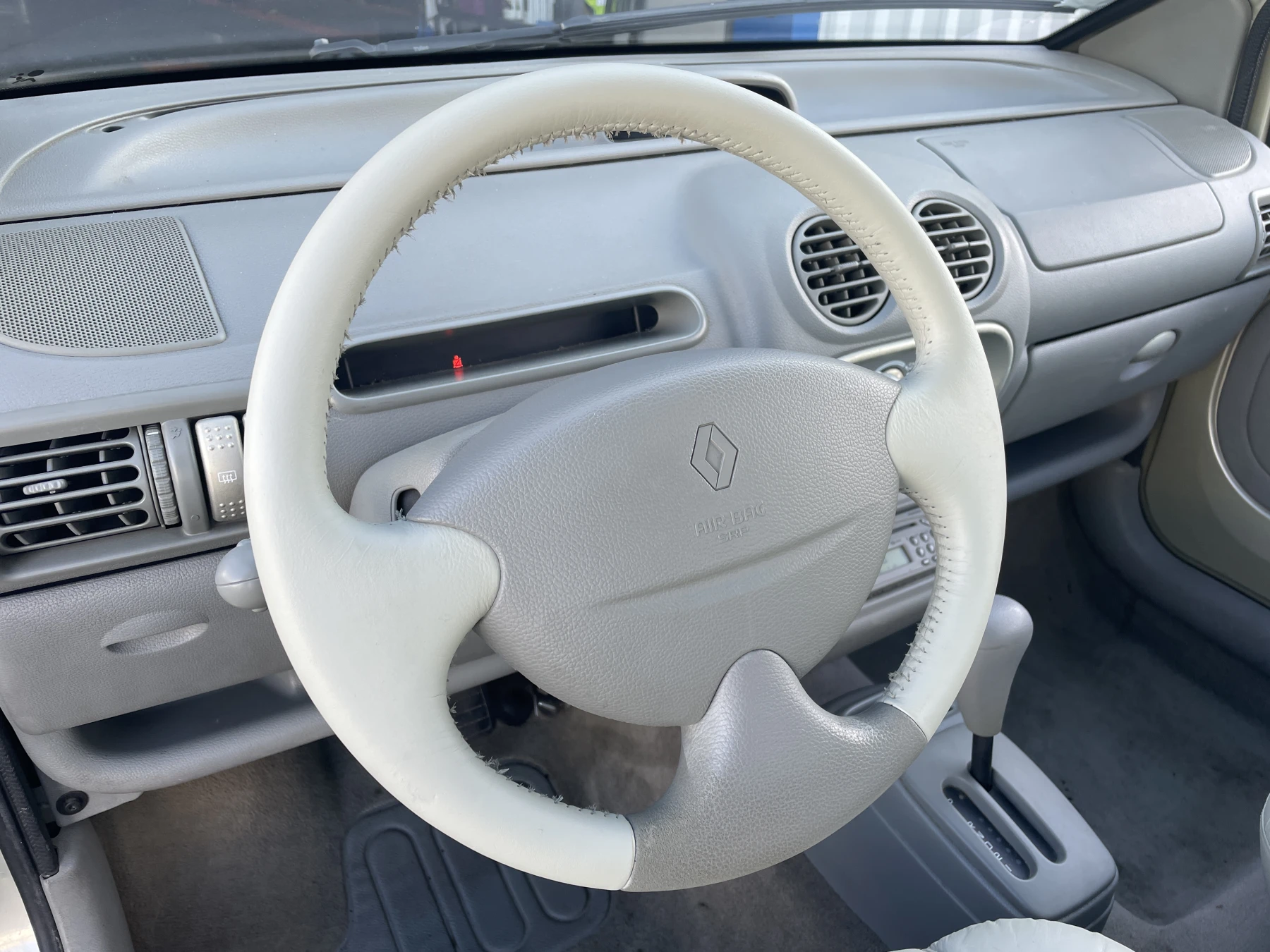 Twingo Initial
